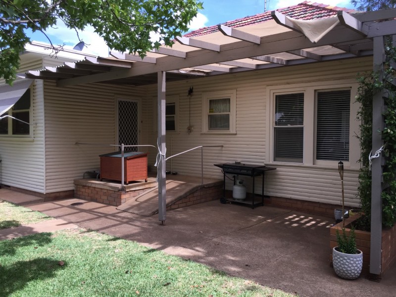 2 Lovett Avenue, Dubbo NSW 2830