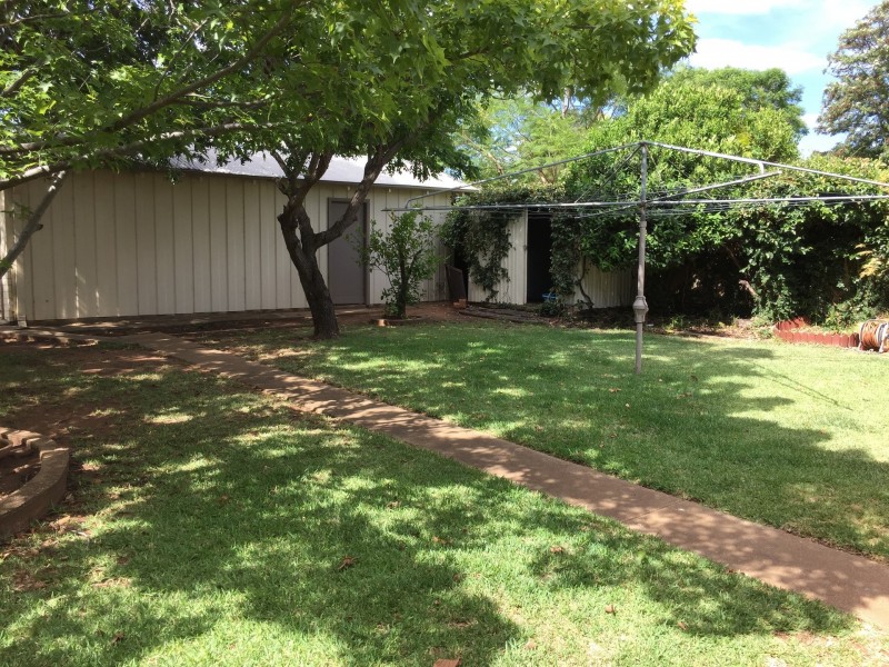 2 Lovett Avenue, Dubbo NSW 2830