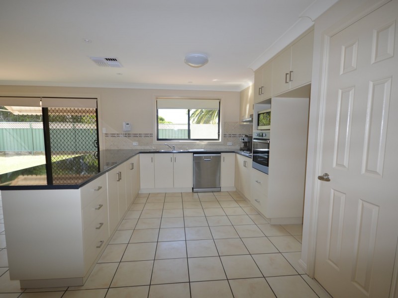 1 St Andrews Drive, Dubbo NSW 2830