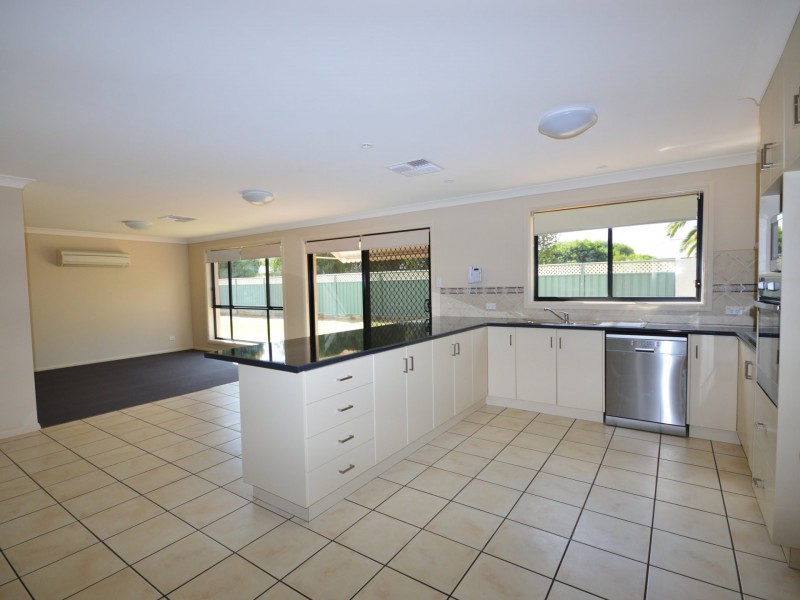 1 St Andrews Drive, Dubbo NSW 2830