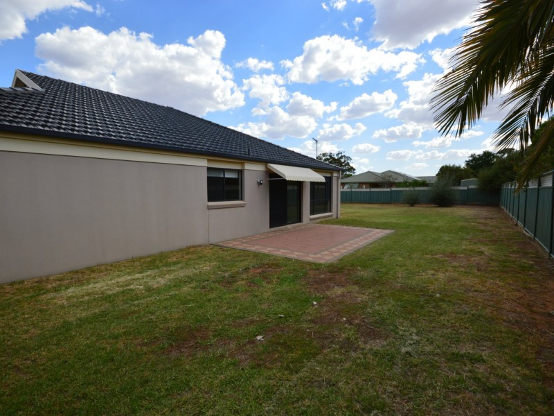 1 St Andrews Drive, Dubbo NSW 2830