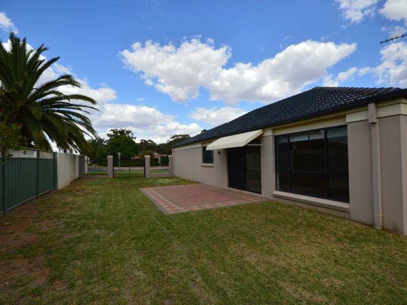 1 St Andrews Drive, Dubbo NSW 2830