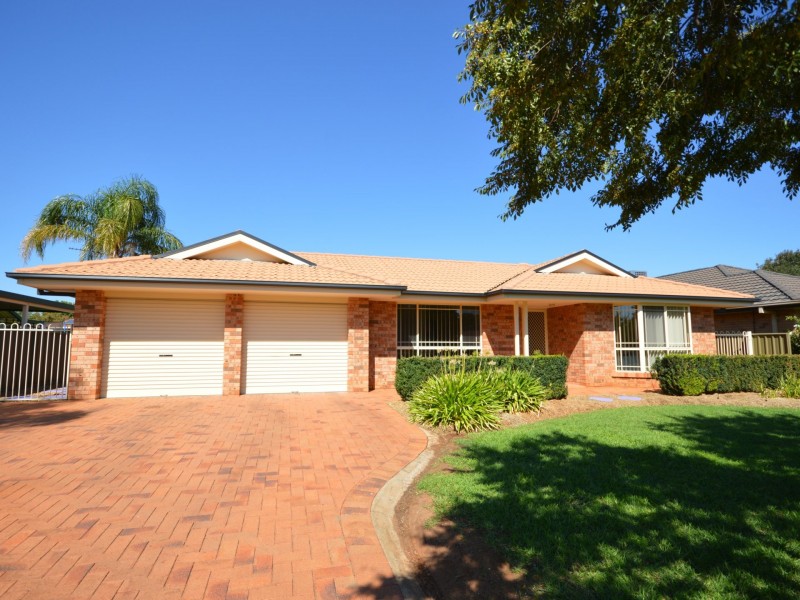 5 Ken McMullen Place, Dubbo NSW 2830