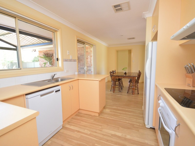 5 Ken McMullen Place, Dubbo NSW 2830