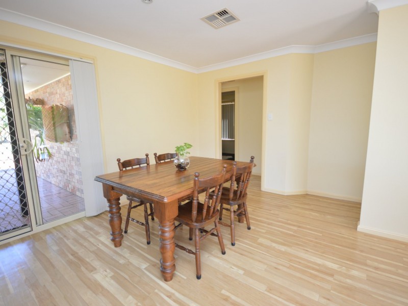 5 Ken McMullen Place, Dubbo NSW 2830