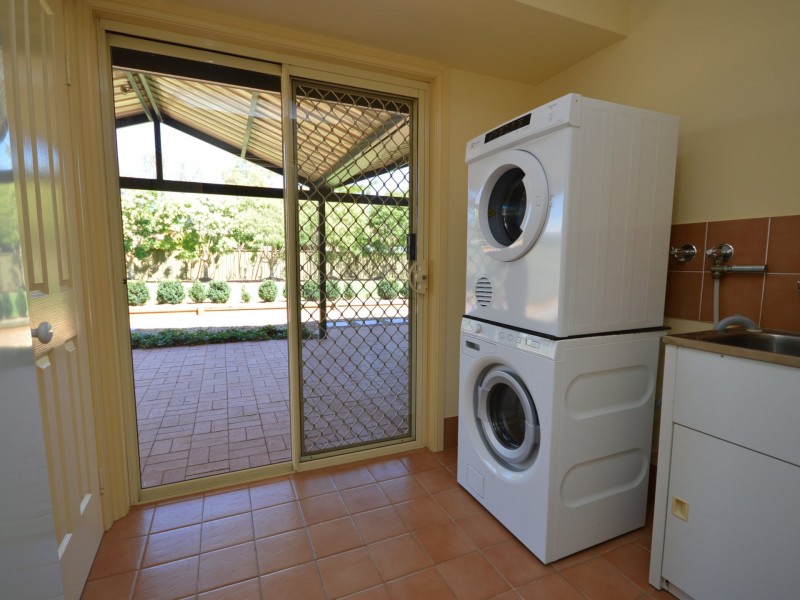 5 Ken McMullen Place, Dubbo NSW 2830