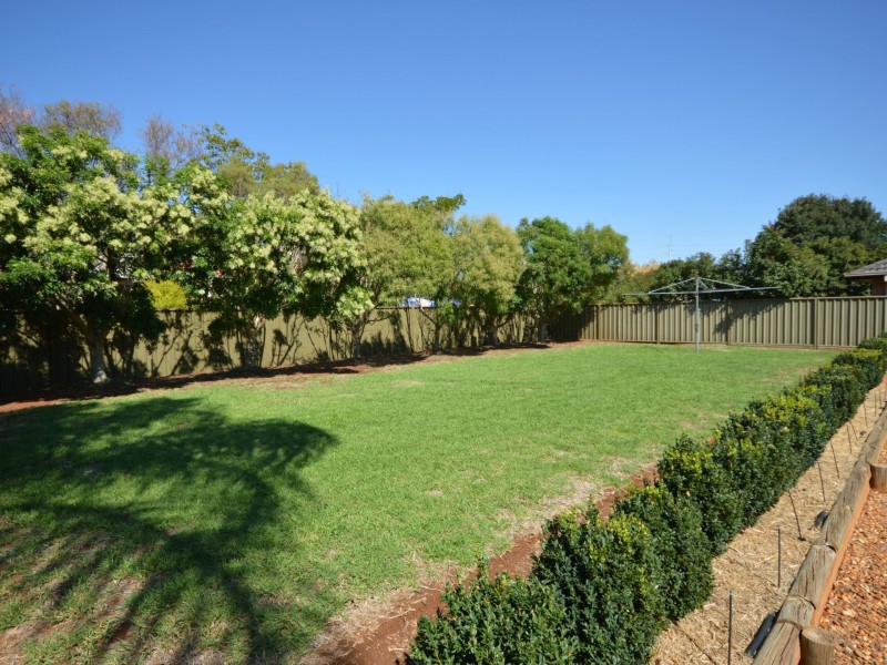 5 Ken McMullen Place, Dubbo NSW 2830