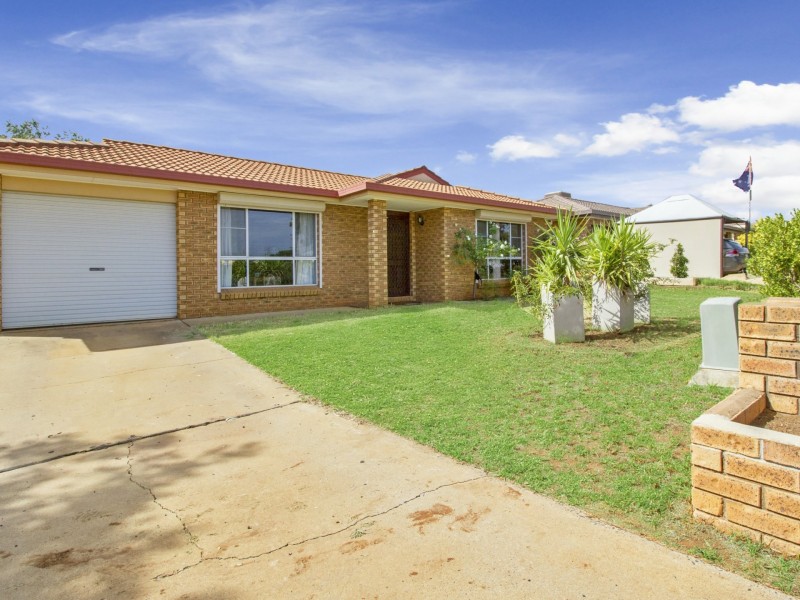 20 Hopkins Parade, Dubbo NSW 2830