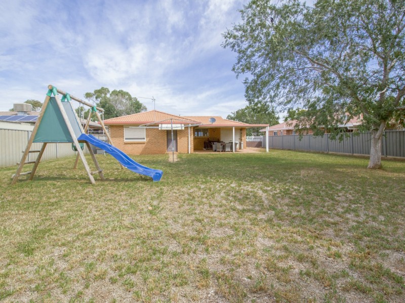20 Hopkins Parade, Dubbo NSW 2830