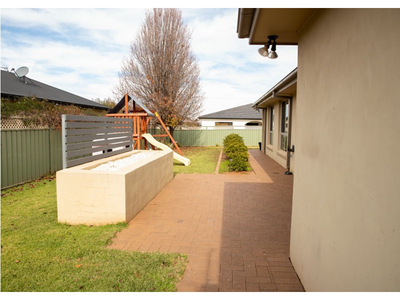 3 Raffles Court, Dubbo NSW 2830