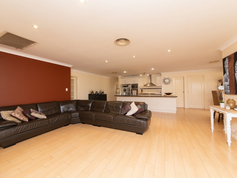 10 Sunvale Avenue, Dubbo NSW 2830