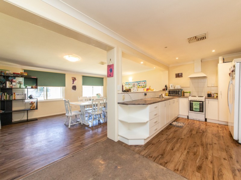 219 Algalah Street, Narromine NSW 2821