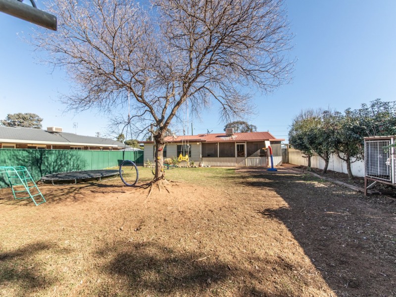 219 Algalah Street, Narromine NSW 2821