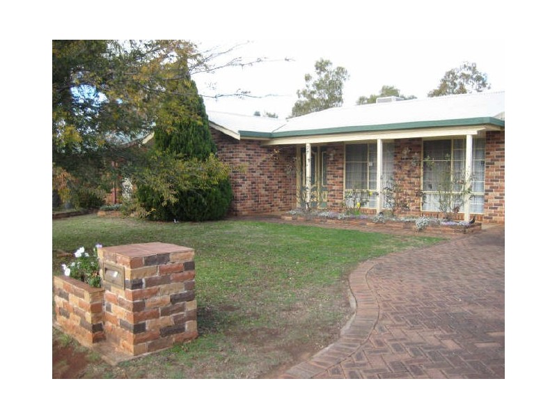 37 Davidson Drive, Dubbo NSW 2830