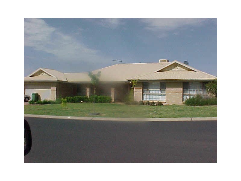 2 Robina Crescent, Dubbo NSW 2830