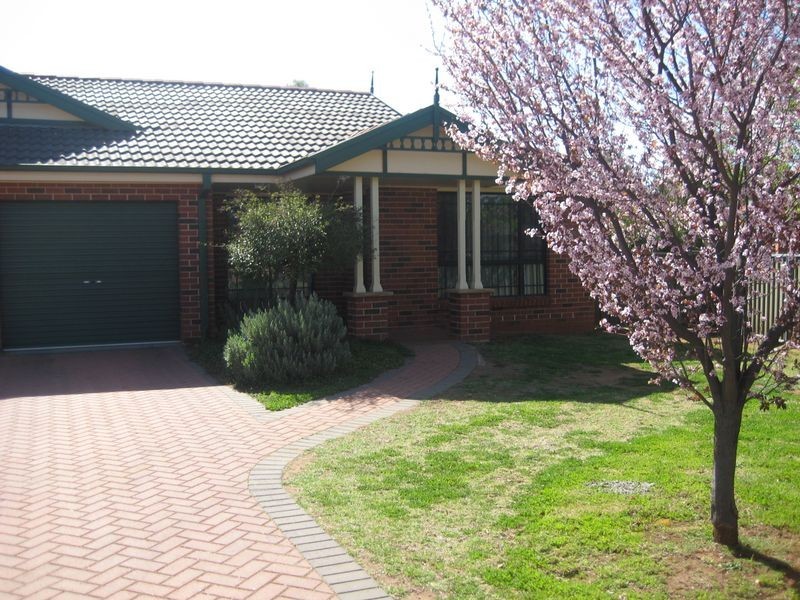 4B Gerber Place, Dubbo NSW 2830