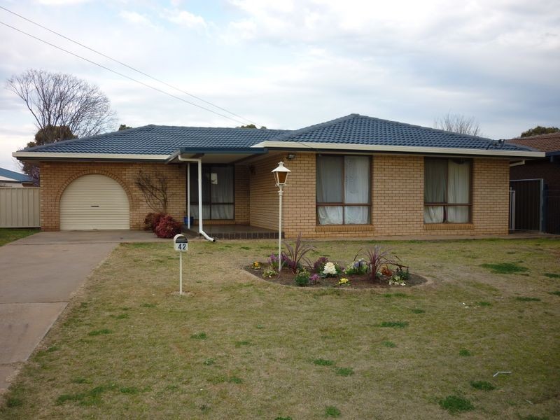 42 Mumford Crescent, Dubbo NSW 2830