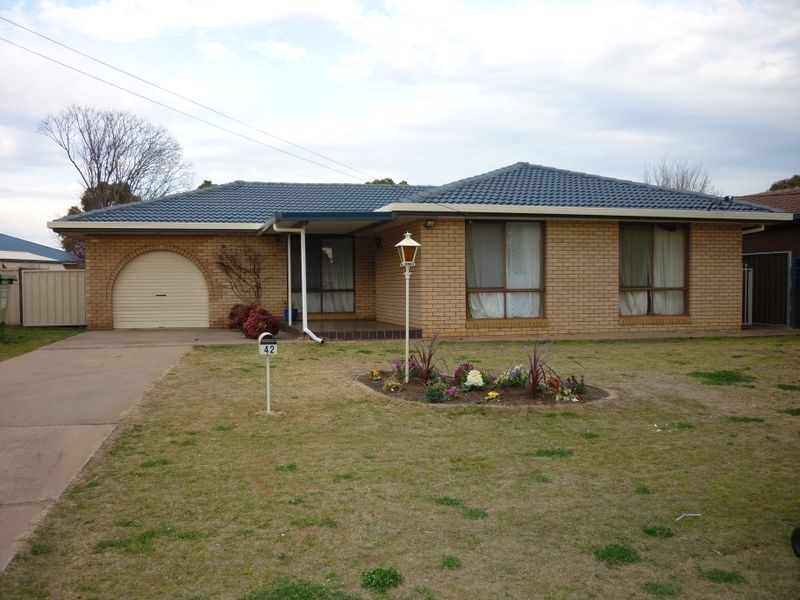 42 Mumford Crescent, Dubbo NSW 2830