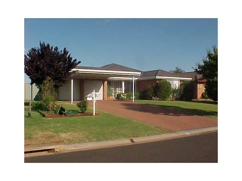 6 Barwon Way, Dubbo NSW 2830