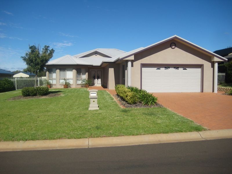 3 Lakeside Circuit, Dubbo NSW 2830