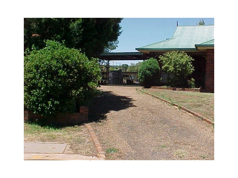 11 John Glen Place, Dubbo NSW 2830