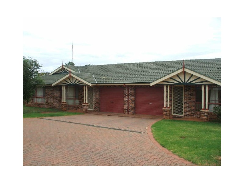 8A & 8B John Glen Close, Dubbo NSW 2830
