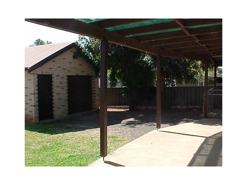 24 John Glen Place, Dubbo NSW 2830
