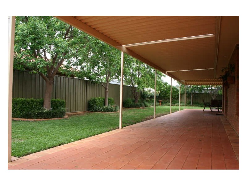11 Ken McMullen Place, Dubbo NSW 2830