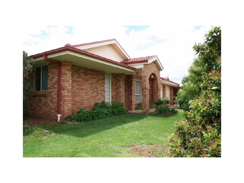 12 Castlereagh Avenue, Dubbo NSW 2830