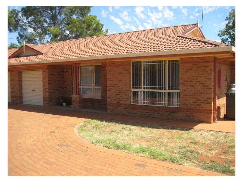 8B Grevillea Close, Dubbo NSW 2830