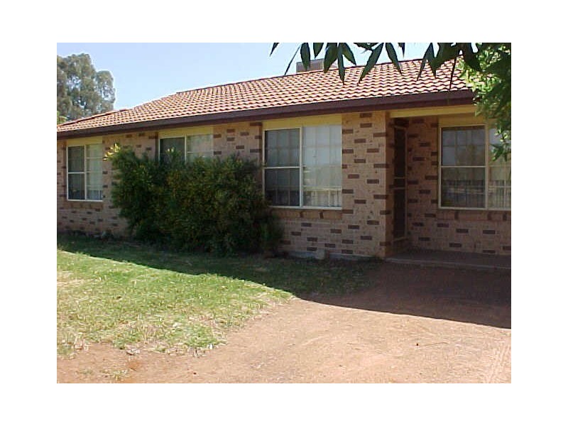 24 John Glenn Place, Dubbo NSW 2830