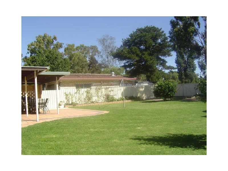 10 Beveridge Crescent, Dubbo NSW 2830