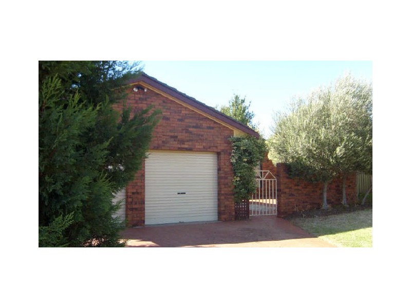 8 Catchpole Close, Dubbo NSW 2830