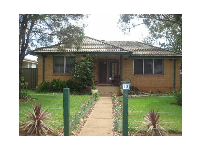 18 Lovett Ave, Dubbo NSW 2830