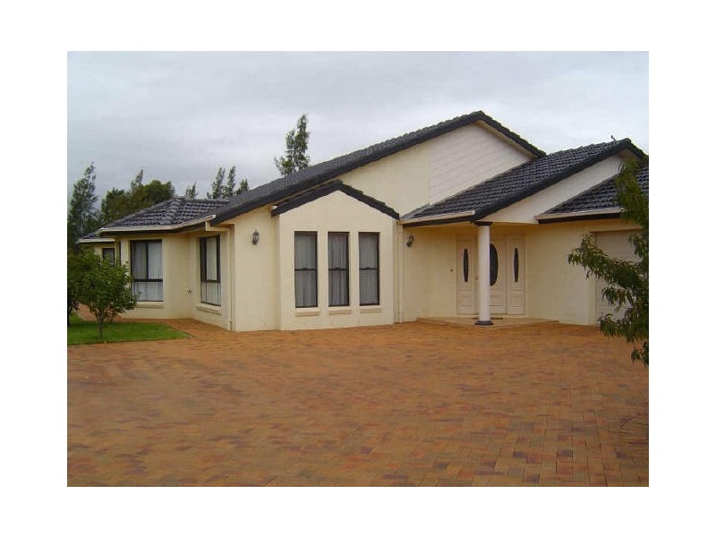 2 Chondelle Crescent, Dubbo NSW 2830