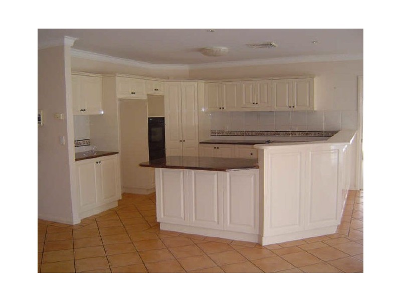 2 Chondelle Crescent, Dubbo NSW 2830