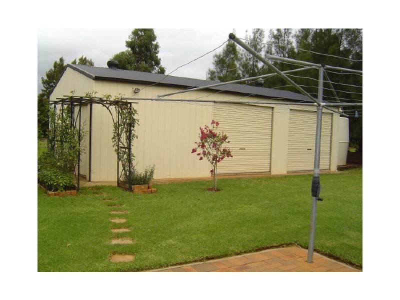 2 Chondelle Crescent, Dubbo NSW 2830