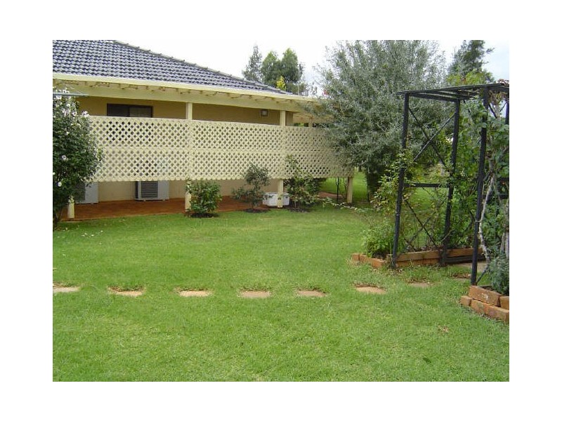 2 Chondelle Crescent, Dubbo NSW 2830