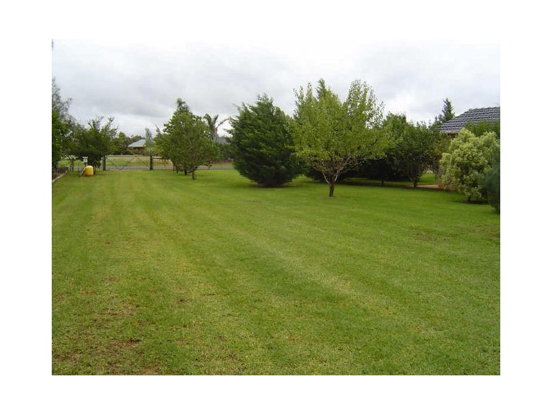 2 Chondelle Crescent, Dubbo NSW 2830