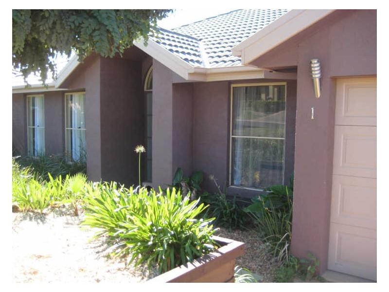 1 Cypress Point Drive, Dubbo NSW 2830