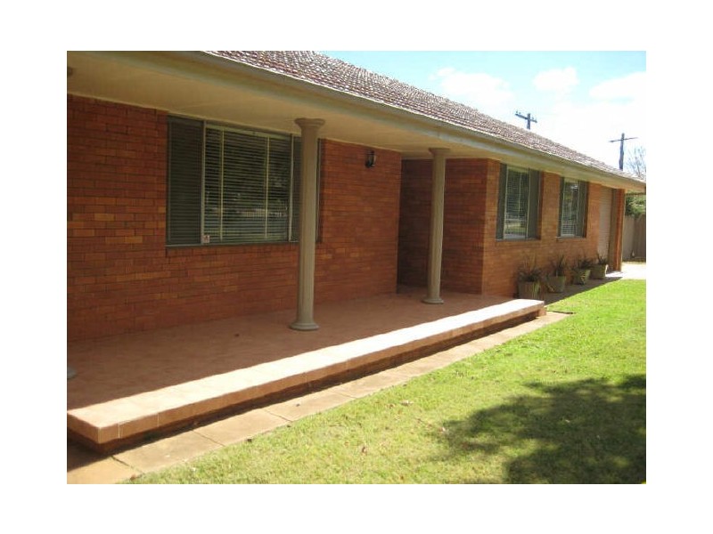 2 Highland Place, Dubbo NSW 2830