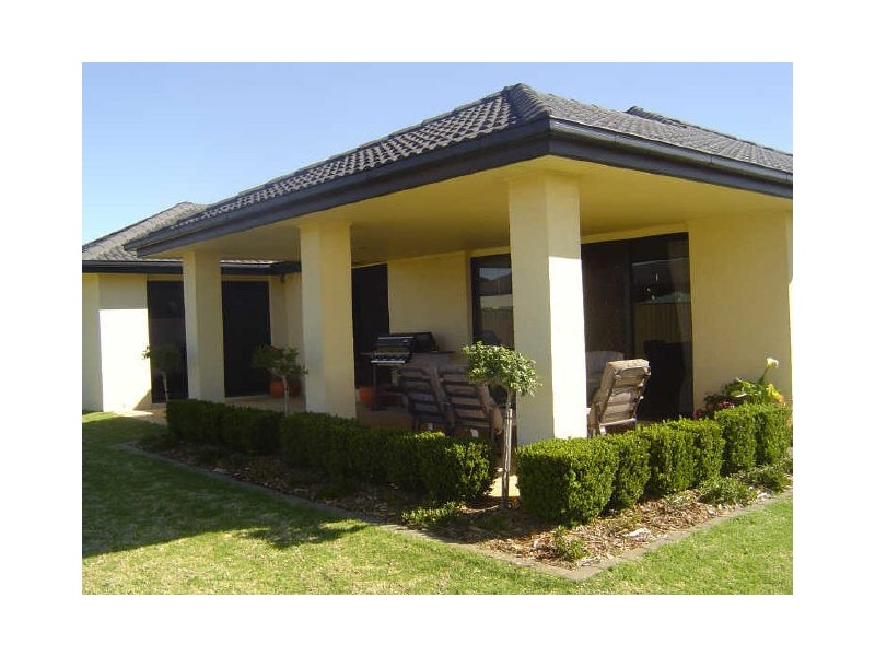 16 Cronin Place, Dubbo NSW 2830