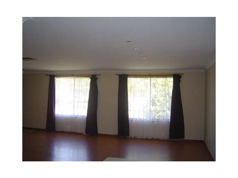 8 Flinders Close, Dubbo NSW 2830