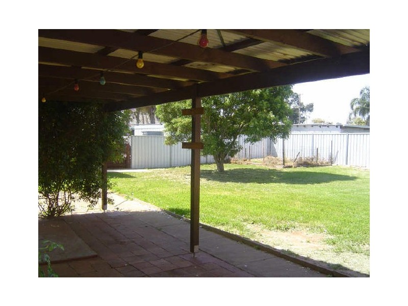 8 Flinders Close, Dubbo NSW 2830