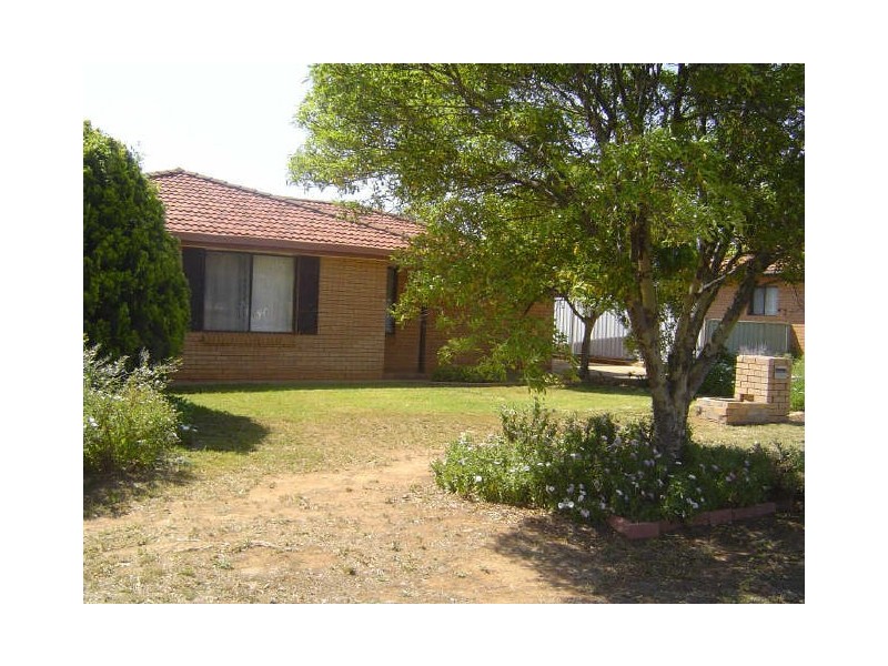 8 Flinders Close, Dubbo NSW 2830