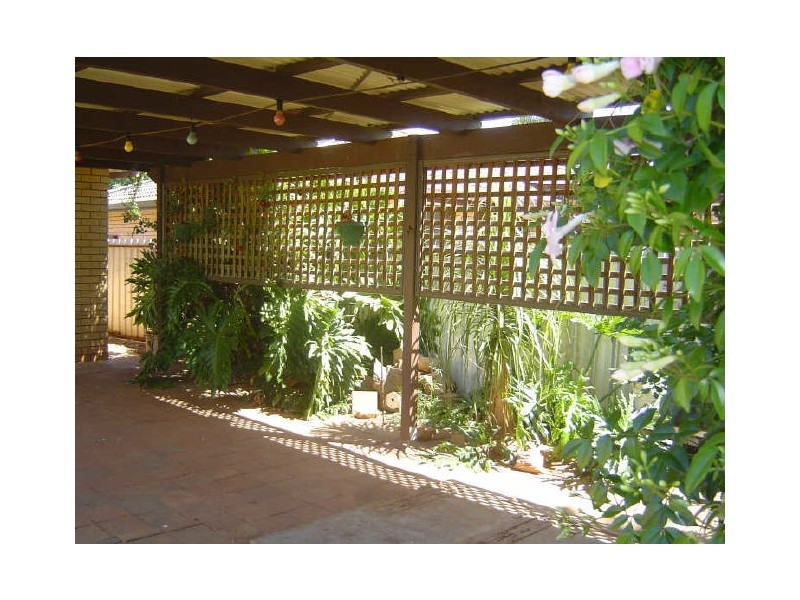 8 Flinders Close, Dubbo NSW 2830