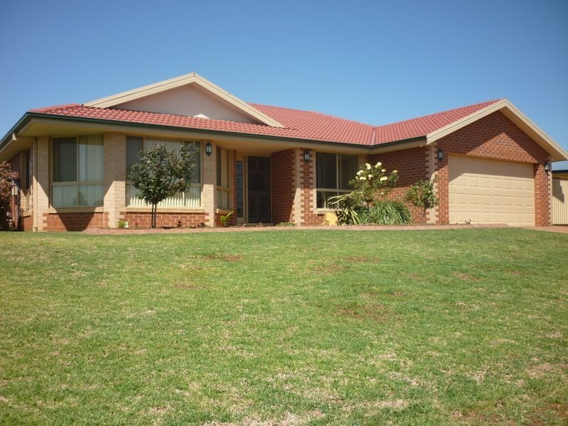2 Cudgegong Place, Dubbo NSW 2830