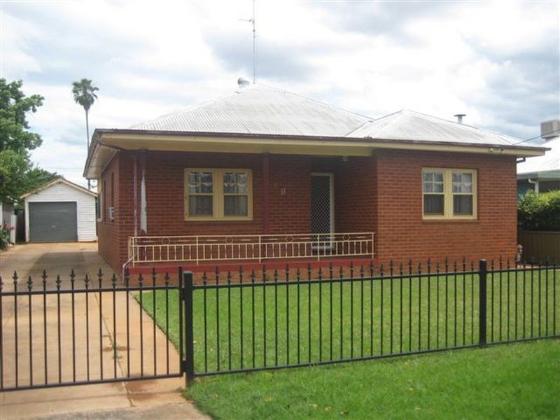 11 MacDonald Street, Dubbo NSW 2830