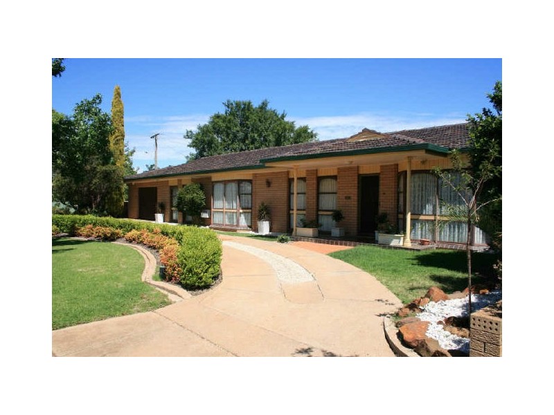 27 Banksia Cres, Dubbo NSW 2830