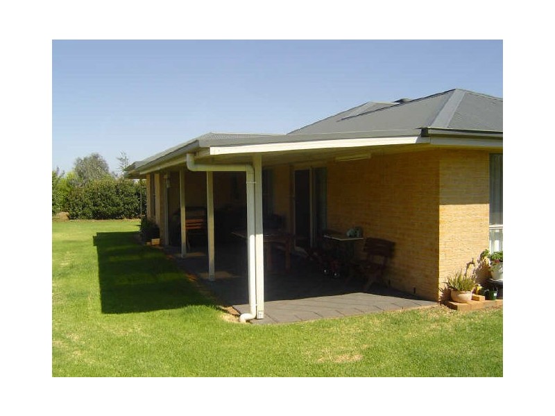 9R Numbardie Drive, Dubbo NSW 2830